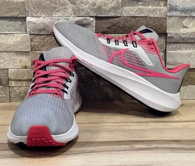 二手状况完好 - Nike Air Zoom Pegasus 39 Platinum Hyper 粉色 FD0296-001 女式鞋 9 码 — 第 1/4 张图片