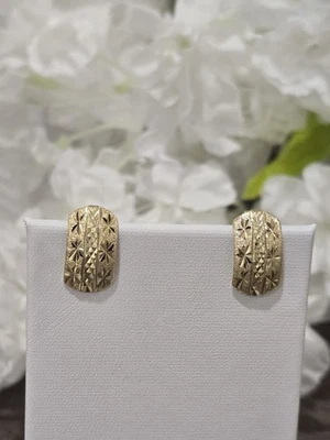 Позолоченные серьги-кольца с цветочным узором ✨ - Изображение 1 из 4