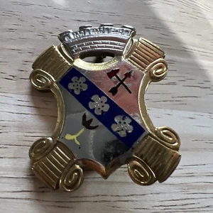Vintage WW2 US Army 8th Infantry Regiment DUI Unit Crest Lapel Pin - Picture 1 of 7