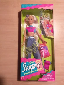 MATTEL 17351 BARBIE SKIPPER COLLEGE 1996 VINTAGE NUOVA - SCATOLA INTATTA - Foto 1 di 9