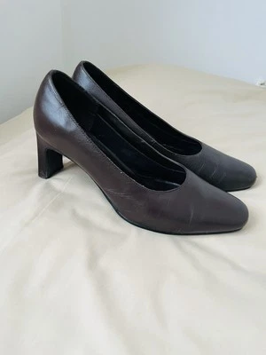 ODD SIZES BROWN LEATHER SHOES  R-7 & L-8 WIDE EE FIT 2.75” HEELS - EXCELLENT - Image 1 of 3