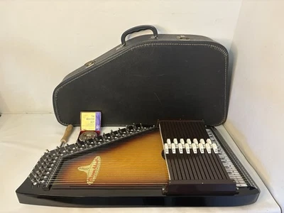 Vintage ChromaHarp 15-Chord Autoharp w/ Case - Image 1 of 4