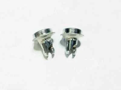 Sujetadores de parrilla delantera Massey Ferguson Tractor 35 35X 2 piezas | Apto para Foto 1 de 3