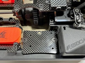 SUPPORTO ESC IN FIBRA DI CARBONIO XTREME RACING TEAM ASSOCIATO RC8B4E (2,5 mm) TEKIN HOBBY - Foto 1 di 3