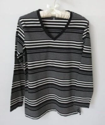 Camiseta Great Northwest Clothing Co negra a rayas cuello en V manga larga *Talla M* Foto 1 de 4