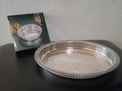 Toalha Silverplate bandeja de borda perfurada com suporte de bandeja de garrafa de vinho correspondente  - Imagem 1 de 4