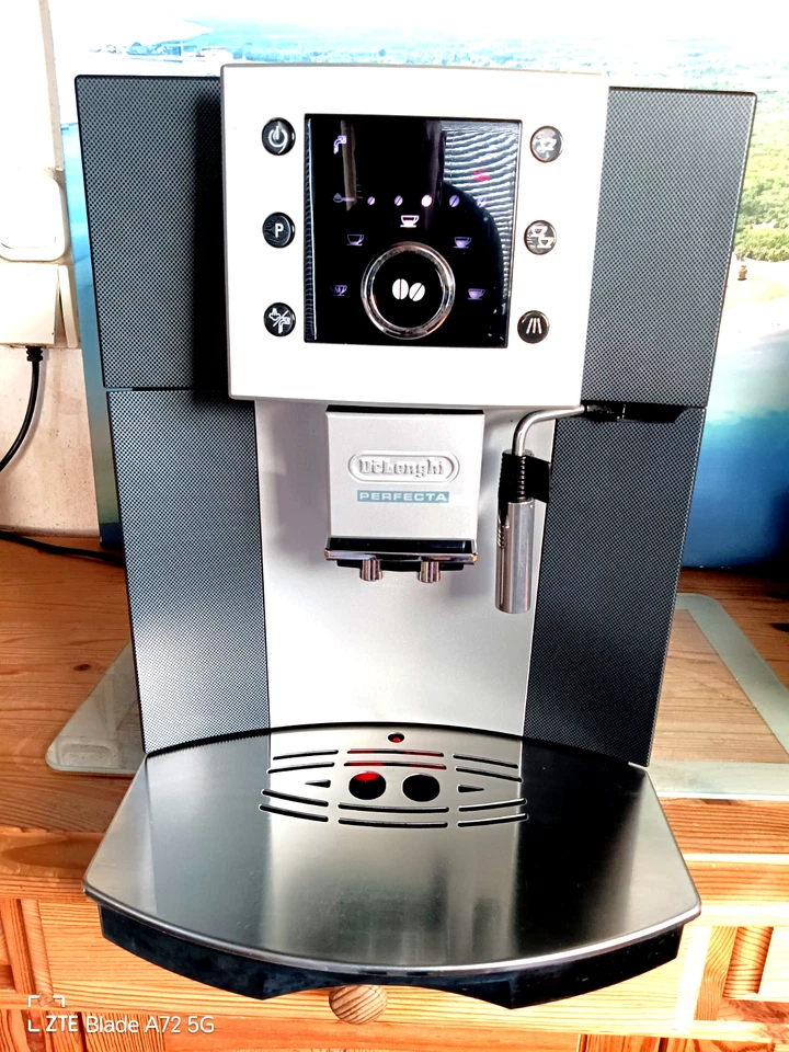 DeLonghi Perfekta ESAM 5400  Titanium RAPID CAPPUCCINO Generalüberholt Gewährlei - Bild 1 von 4