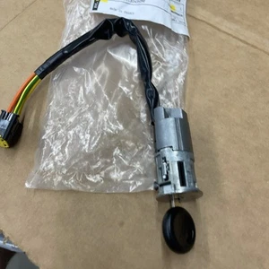 Oem RENAULT DACIA LOGAN Ignition Switch One Key S8 - Picture 1 of 7