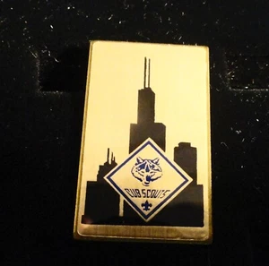 Alfiler de solapa: logotipo de BSA Cub Scout sobre el horizonte de Chicago de la reunión nacional de Chicago - Imagen 1 de 3