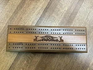 Tablero de madera maciza para cribar con ciervos tallados en la parte superior - Imagen 1 de 8