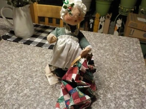 ANNALEE DOLL 5488 MRS. SANTA QUILTING 12" TALL - Picture 1 of 3