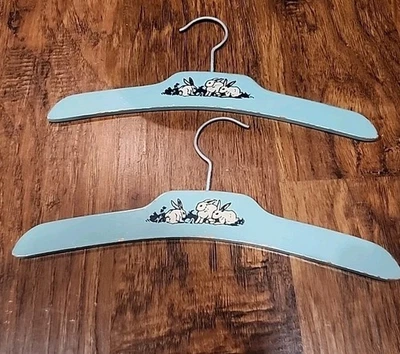Rare VTG 1950s Wooden Childrens Baby Nursery Clothes Hanger Rabbits bunny Set (2 - Image 1 of 4