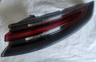 Lanterna traseira de quarto de painel Porsche Panamera 2017-2020 lado direito dos passageiros fabricante de equipamento original - Imagem 1 de 4