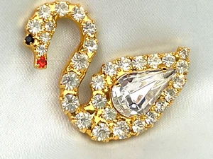 DOROTHY BAUER Vintage Gold Tone Swan Pinback Lapel Pin Crystals - Picture 1 of 7