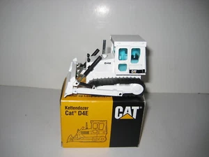CATERPILLAR D 4 E PLANIERRAUPE WEISS #205 NZG 1:50 OVP - Picture 1 of 1
