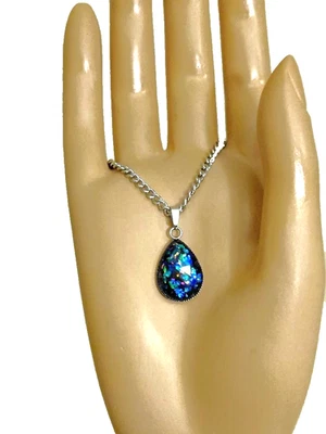 Colgante de ópalo pavo real resina de fuego ópalo lágrima colgante en cadena de acero inoxidable Foto 1 de 4