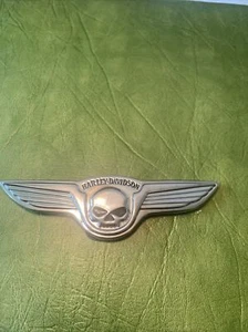 Harley Davidson Winged Skull FLAT Medallion NEW 2002 OEM NOS Multi Fit Tank Oil - Picture 1 of 5