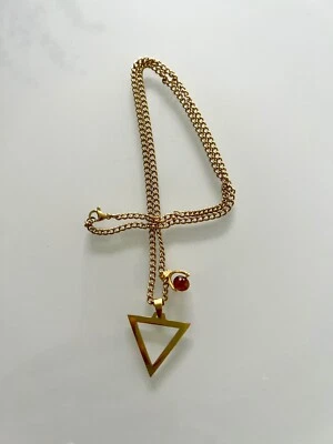 Colgante Triángulo Ámbar Piedra Unisex Collar Regalo Acero Inoxidable Color Dorado Foto 1 de 4