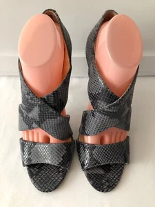 Enzo Angiolini grau schwarz Leder Tiermotiv Kreuzriemen Sandalen Größe 9,5M - Bild 1 von 9