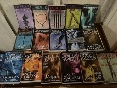 Lot Of 15 Laurell Hamilton Books Anita Blake Vampire Hunter 1-15 Foto 1 de 2
