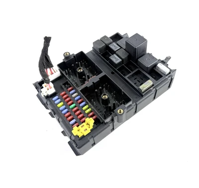 2004 Jeep Grand Cherokee Left Dash Body Control Module BCM P56050231AI OEM - Image 1 of 4