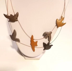 ATOLL PALME COLLIER OISEAUX DE BOIS SUR CABLE MARRON - Picture 1 of 8