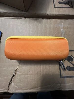 Insignia - Estuche de transporte para altavoz portátil Sonos Roam - Naranja Foto 1 de 3