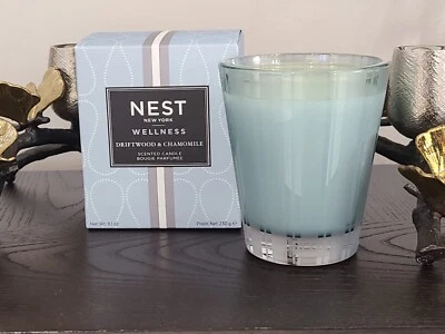 Vela perfumada NEST New York Wellness madera a la deriva y manzanilla 8,1 oz Foto 1 de 4