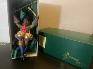 Royal Courtier Monkey Playing Drums Christmas Ornament Cabbages & Kings NY mit Box - Bild 1 von 6