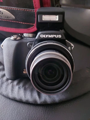 📸Olympus SP-560UZ📸 8MP Digital Camera / Dual Image Stabilized 18x Optical Zoom - Image 1 of 4