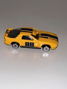 Juguetes Zee escala 1/64 diecast Zylmex D90 Porsche 944 Turbo 88 amarillo Zyll - Imagen 1 de 6