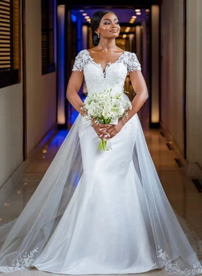 Vestidos de novia africanos de sirena satinado cuello en V mangas cortas vestidos de novia de playa Foto 1 de 4