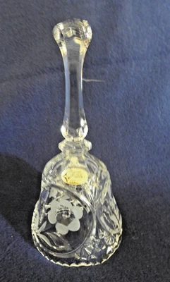 Campana de vidrio transparente con flor grabada de Action Industries Foto 1 de 4