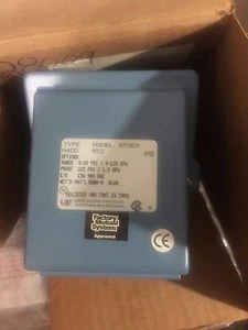 NEW UNITED ELECTRIC CONTROLS H400-453 PRESSURE SWITCH - Picture 1 of 1