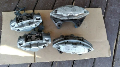 Pinzas de freno delanteras traseras Infiniti M37 2011-2019 Akebono Foto 1 de 3