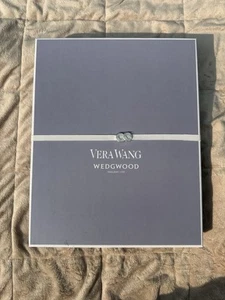 Wedgwood Vera Wang Vera Infinity 8x10 It has a discolored yellow stripe - Picture 1 of 4