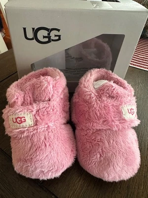 UGG Bixbee Botines Infantiles Rosa Talla 0/1 Bebé Niña Zapatos 0-6M Suave Nuevo en Caja Foto 1 de 4