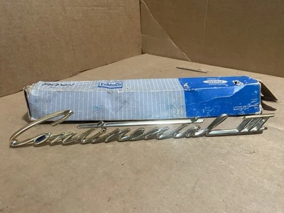 Ford BAK-16098-B Fender Emblem Gold -- 1958 Lincoln Continental III -- NOS OEM - Image 1 of 4