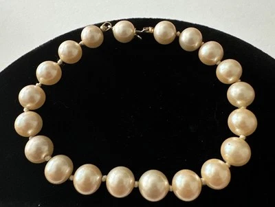 Brazalete vintage de perlas cultivadas genuinas Colibrí de oro de 18 quilates galvanizado 7 1/4 pulgadas Foto 1 de 4