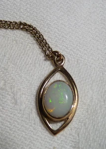 Vintage 9ct Gold Australian Natural White Opal Pendant 1ct Original Box - Picture 1 of 17