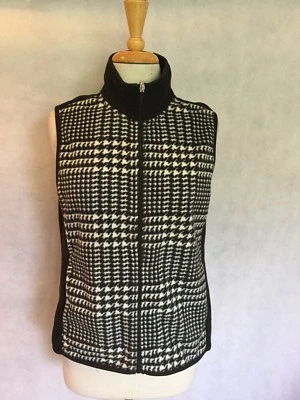 CAMBRIDGE  DRY GOODS BLACK/WHITE FLEECE VEST- SIZE M - Image 1 of 4