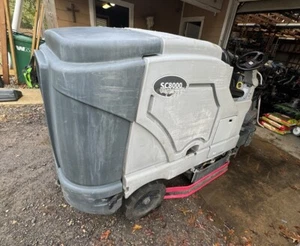 Industral floor scrubber - Picture 1 of 6