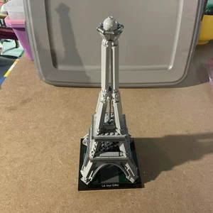 LEGO ARCHITECTURE: The Eiffel Tower (21019) incomplete - Picture 1 of 6