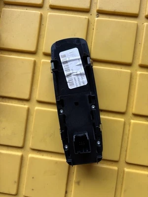 Interruptor de bloqueo de puerta/ventana eléctrica delantera derecha pasajero Ram 1500 2016-2018 fabricante de equipos originales Foto 1 de 2