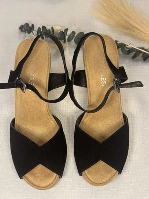 Sandálias anabela de camurça preta com toque boho femininas tamanho 7 - Imagem 1 de 4