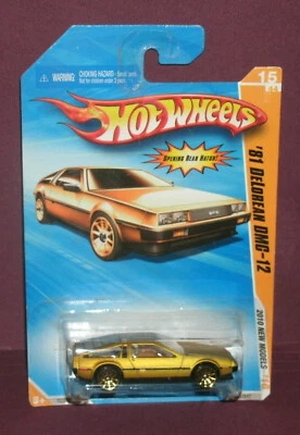 1/64 Scale 1981 DMC Delorean DMC-12 Diecast Car (2.75") Hot Wheels R0931 Gold - Image 1 of 3