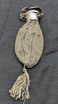 ANTIGUA BOLSA DE METAL DE TELA MENDIGOS AÑOS 20 PLEGABLE CON SOLAPA MONEDERO CON ESPEJO ORIGINAL Foto 1 de 4