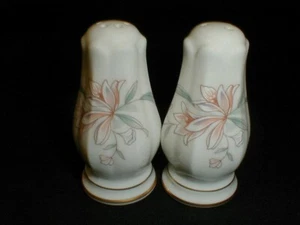 Noritake Ivory ORIENT POINT Peach Pink Flower Salt Pepper Shakers - Picture 1 of 5