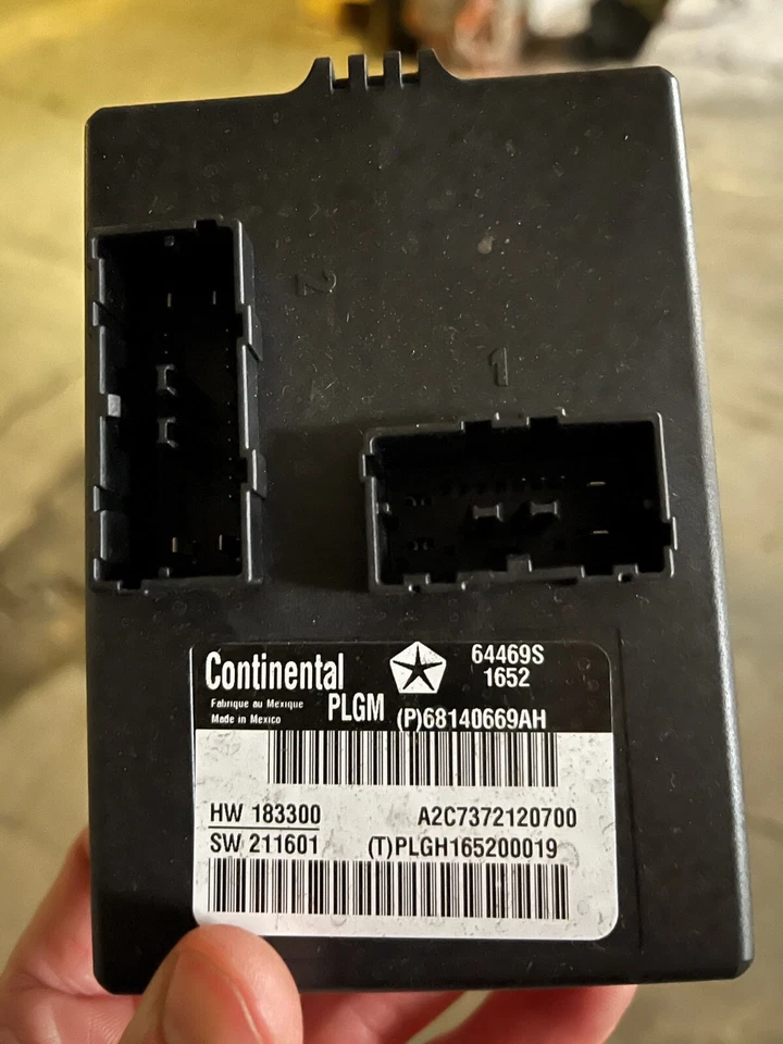 2014-2022 Dodge Durango / Jeep Grand Cherokee Liftgate Module 68140669AH OE - Image 1 of 1