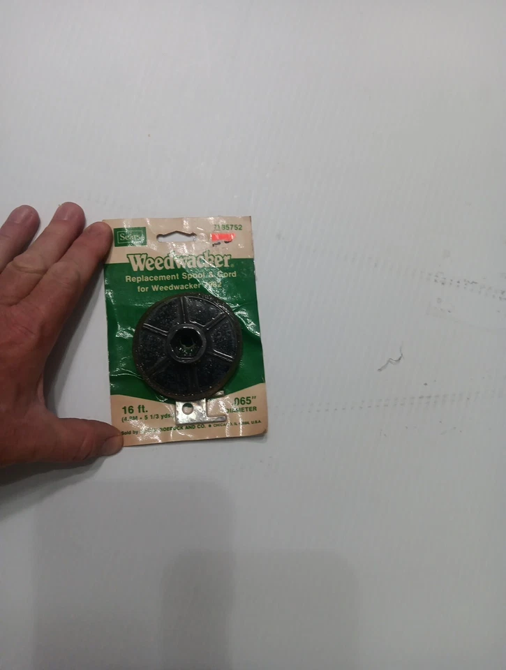Sears 7982 Weedwacker Replacement Spool - Image 1 of 2